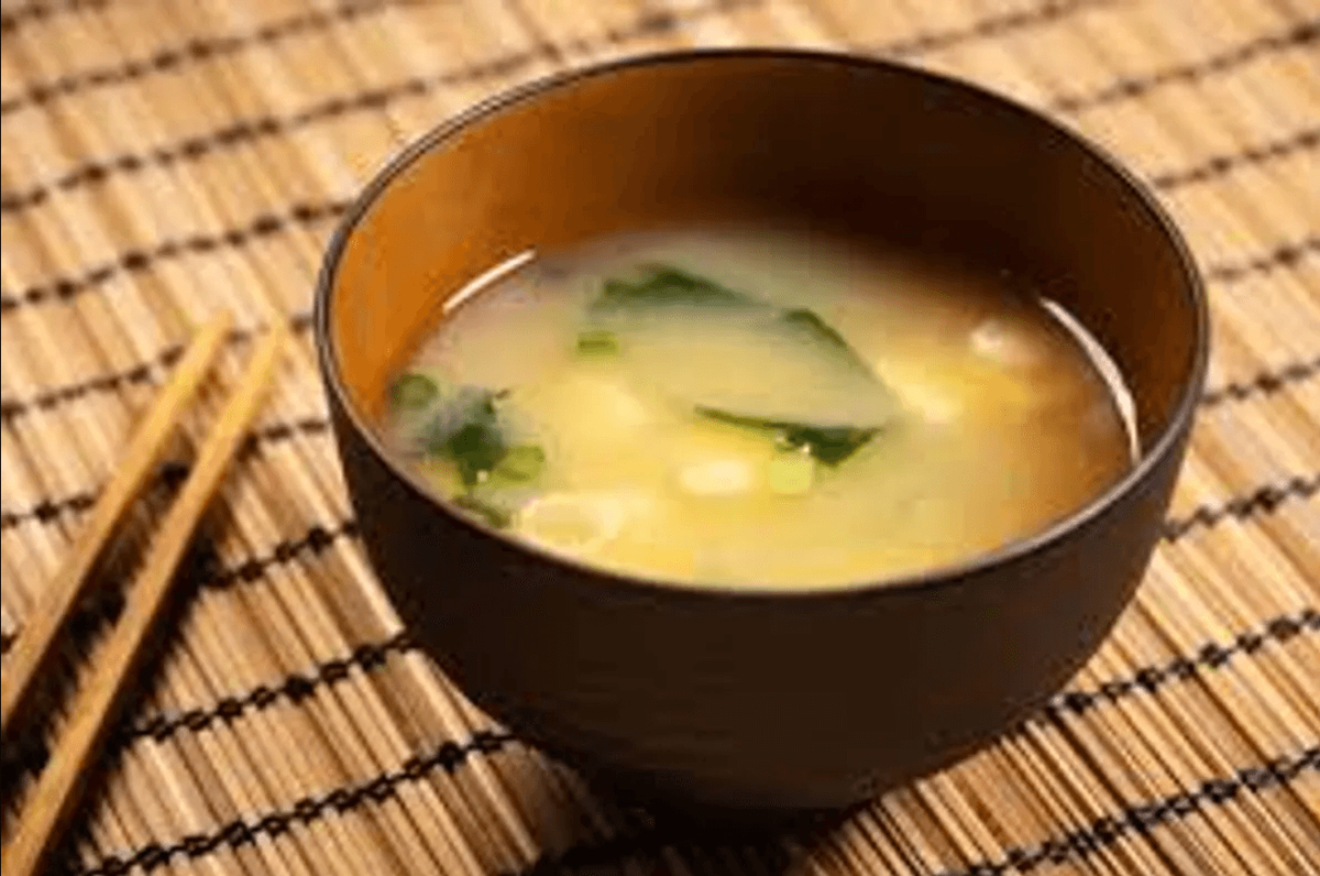 Miso Soup cu Ciuperci si Alge uscate